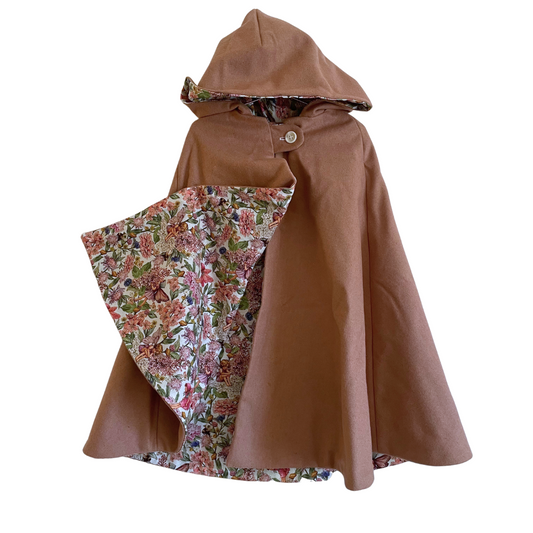Beige cape with fairy lining